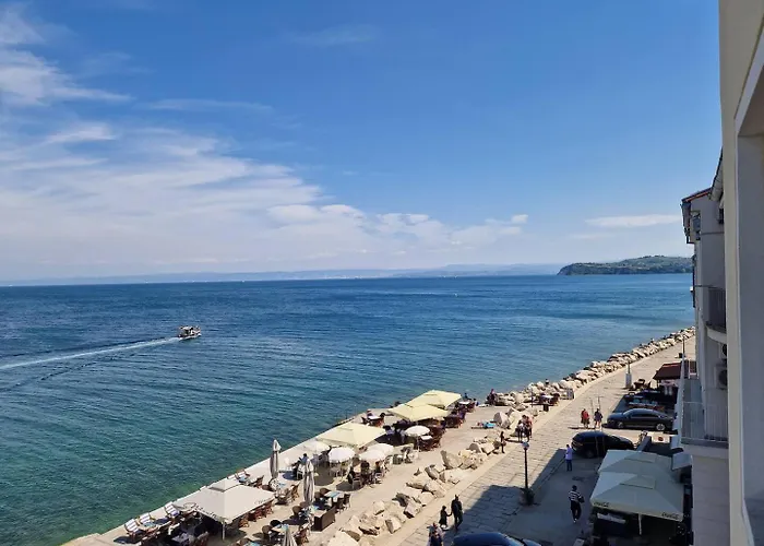 Seafront Punta Apartament *